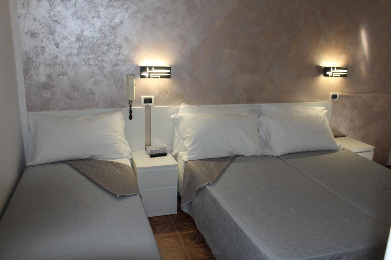 Hotel Mora Rimini Luaran gambar