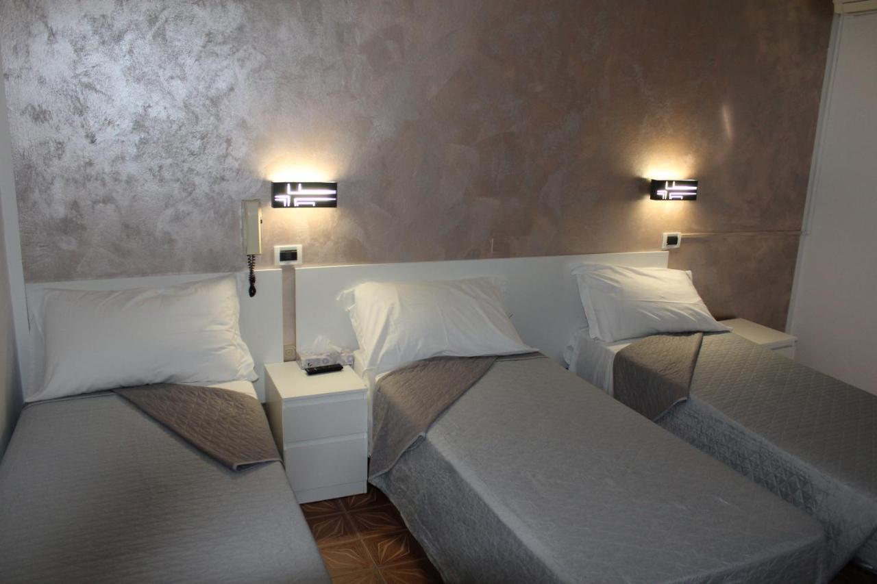 Hotel Mora Rimini Luaran gambar